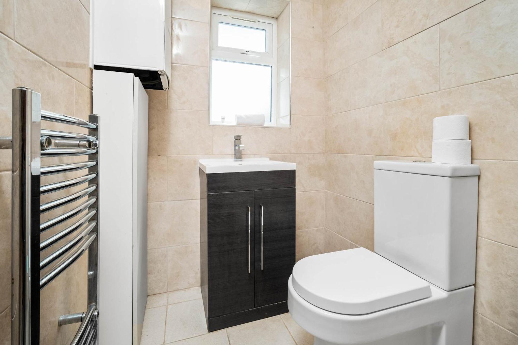 Luxury 3 Bedroom House - Parking - Garden - Pool & Tennis Table - Rated - 782s Holiday home *